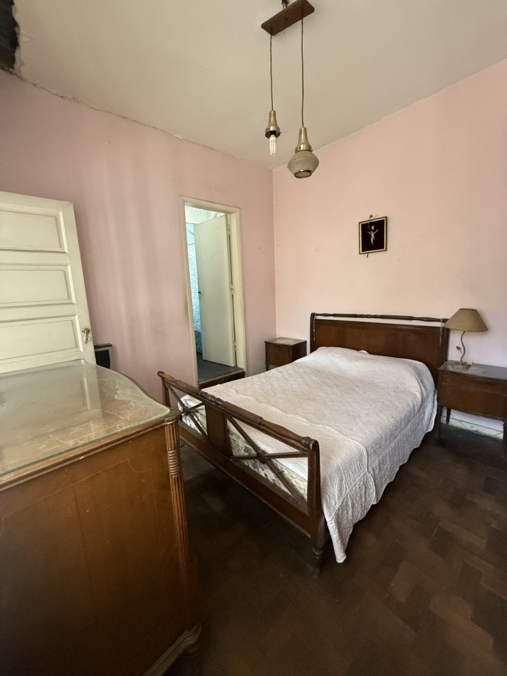 Casa Lote Propio con Jardin y cochera para 3 autos a Refaccionar 