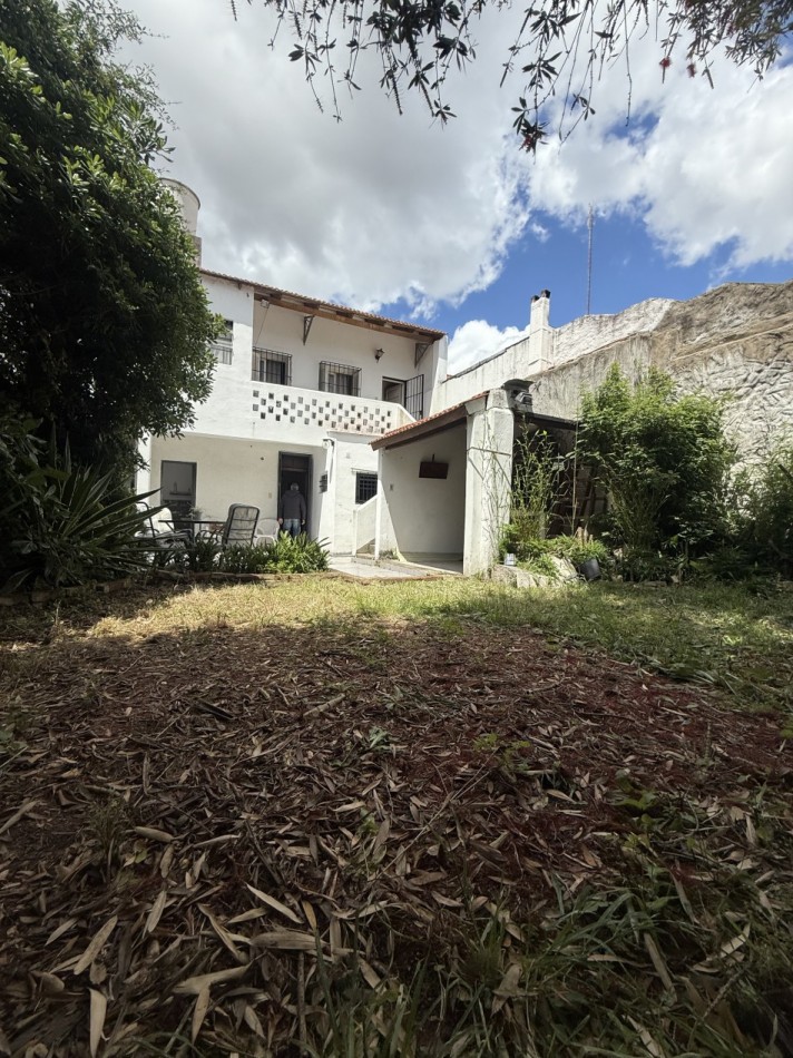 Casa Lote Propio con Jardin y cochera para 3 autos a Refaccionar 