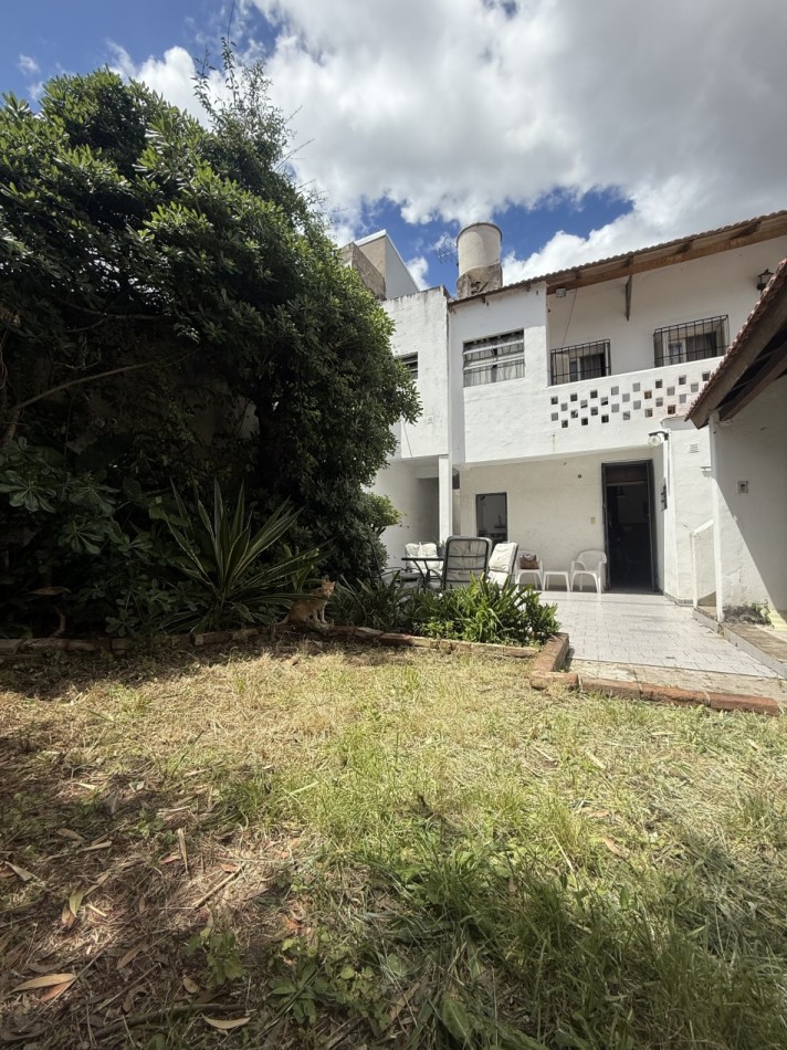 Casa Lote Propio con Jardin y cochera para 3 autos a Refaccionar 