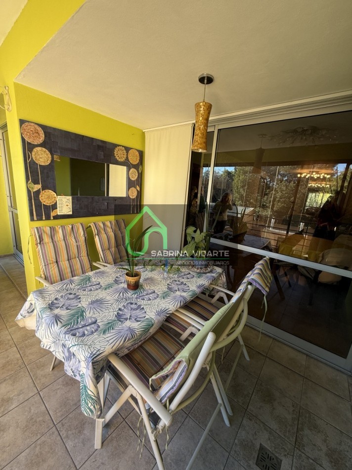 Espectacular Semipiso 4 Amb. + Cochera edificio con Piscina y parque 