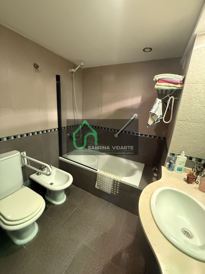 Espectacular Semipiso 4 Amb. + Cochera edificio con Piscina y parque 