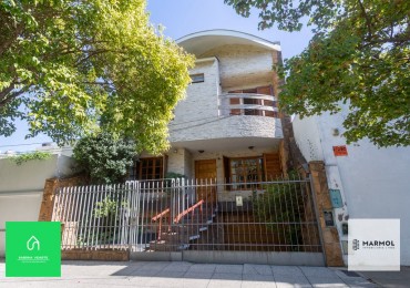 Extraordinaria Casa 4 amb con Parque, Piscina, Cochera para 3 autos y Ascensor.