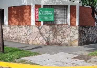 Casa sobre lote Propio en esquina 4 amb, Cochera, Terraza con espacio aereo Ideal Reforma.