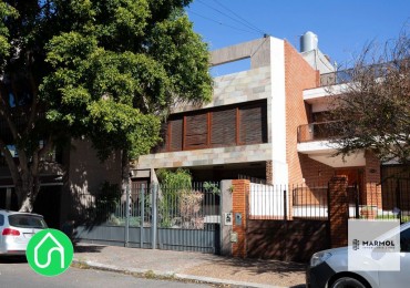 Extraordinaria Casa con Importante Lote con Fondo y Piscina