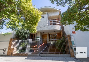 Extraordinaria Casa 4 amb con Parque, Piscina, Cochera para 3 autos y Ascensor
