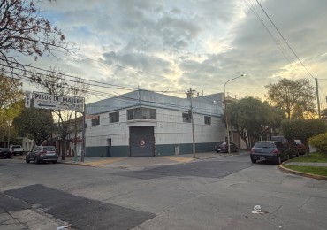 Galpon en Esquina con Doble Altura a Pasos Gral Paz y Lope de Vega